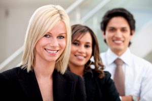 Umowy IT pod lupą: SLA, kary umowne i limity odpowiedzialności — co Prawnik uważa za „must have”, a co za minę